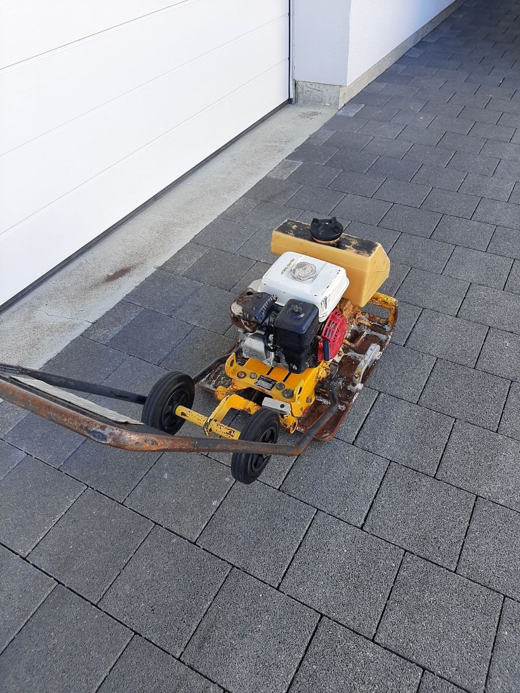 Wacker Neuson Tutte le macchine: Vibroplatte Rüttelplatte Wacker Neuson Honda – Difettoso da Rain venduto da Kleinmoto