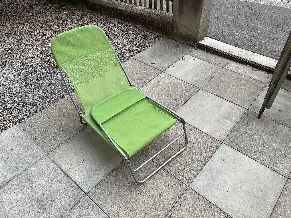 Chaises longues: Zwei Liegestühle, faltbar – D'occasion à Zürich par ark_bst7 1