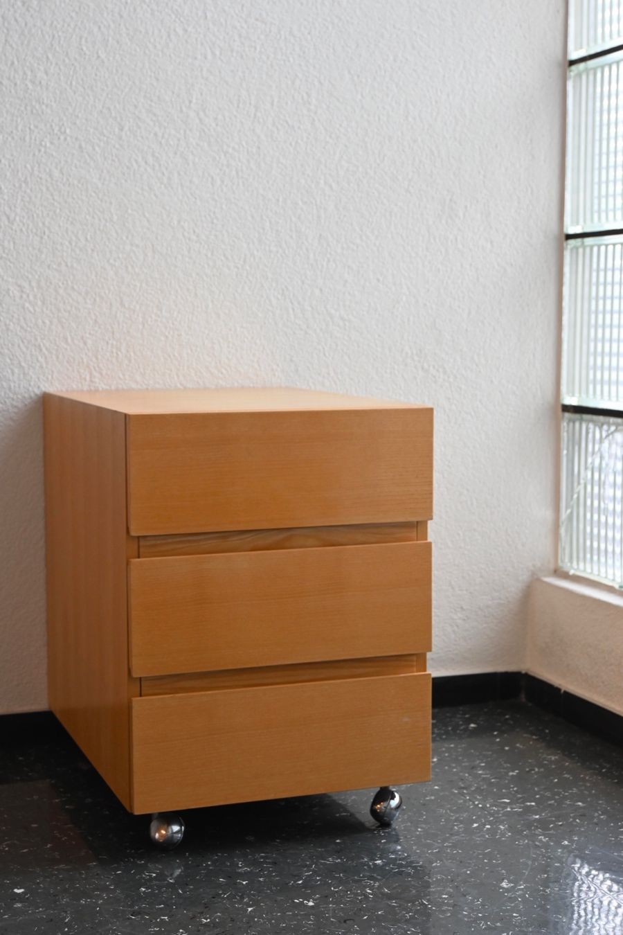 Banconi: Victoria Rollcontainer Holz 3 Schübe – Usato da Zürich venduto da starch.studio