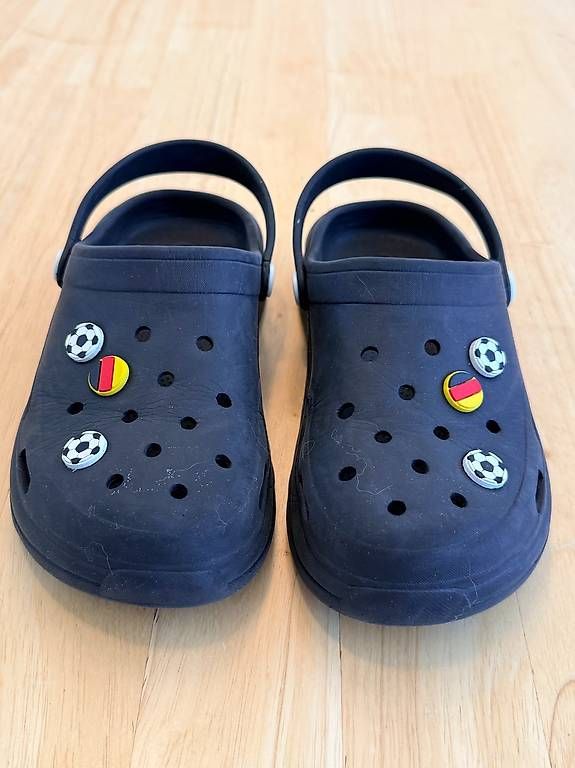 Scarpe per ragazzi: Clogs / Hausschuhe für Kinder - Gr. 35 – Usato da Untersiggenthal venduto da Yefe