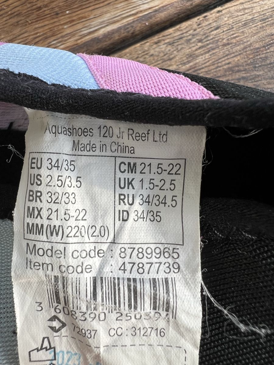 Decathlon Scarpe per ragazzi: Badeschuhe 34/35 – Usato da Glattbrugg venduto da HUAKK 1