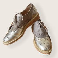 Goldene Schuhe