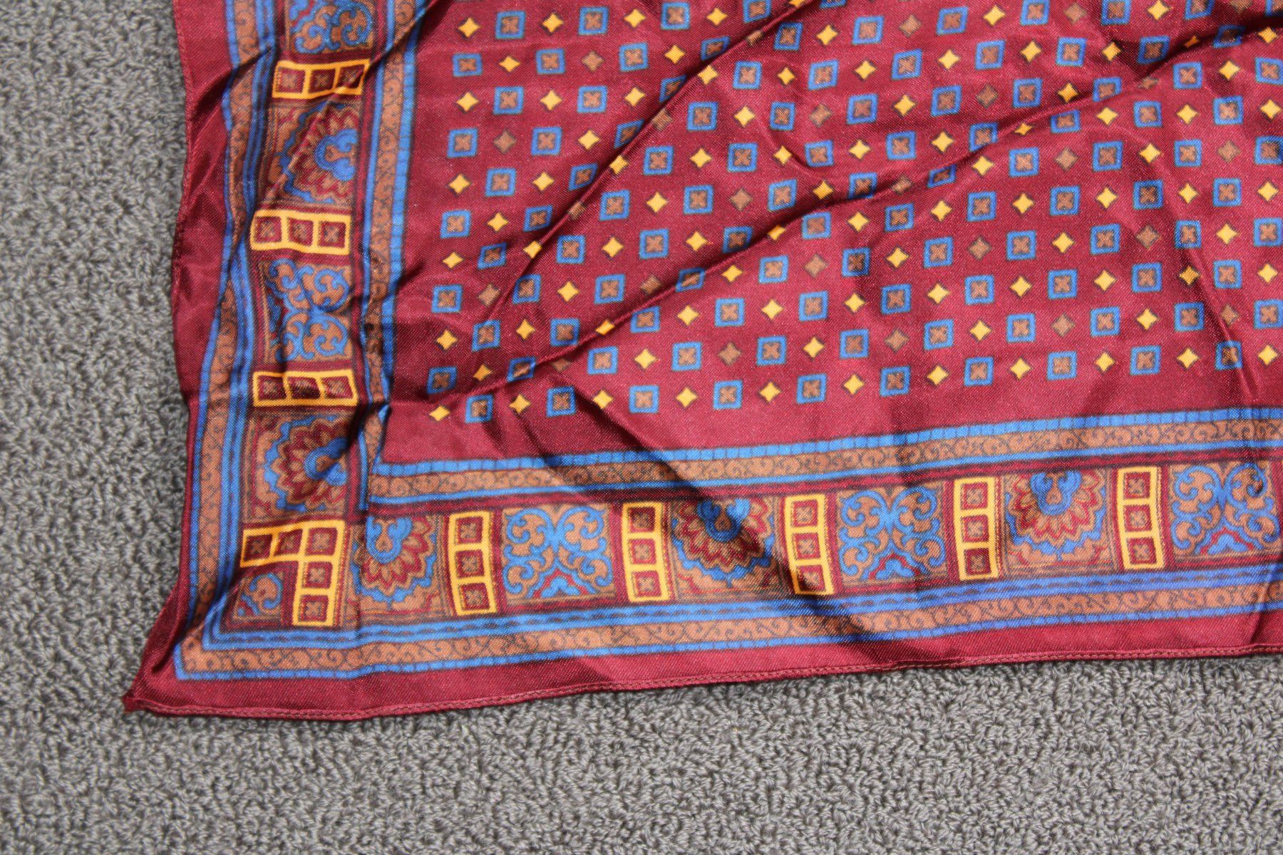Foulards, Tücher & Schals: Tuch / Foulard – Gebraucht aus Schaan von antikes_und_kurioses 1