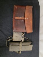 Altes Ledertasche mit Waffenreinigungswerkzeug Armee