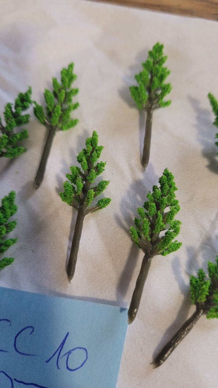 Modellini di ferrovie: 10 petits sapins clairs – Nuovo e nell'imballaggio originale da Saxon venduto da Sebdem 3