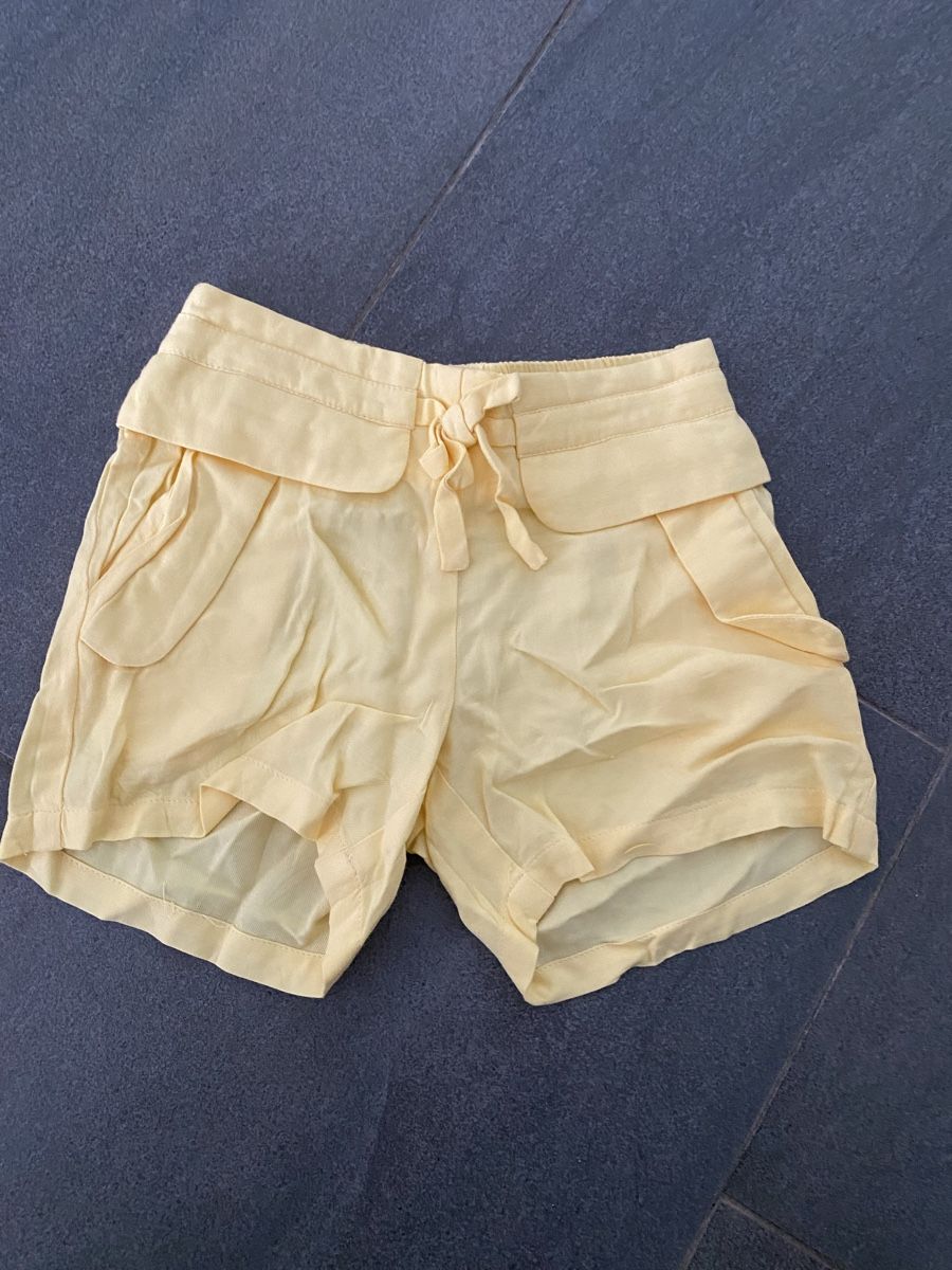 Chloé Pantaloni: Shorts Chloé jaune taille 4 ans – Usato da Grenchen venduto da O.r.i.g.