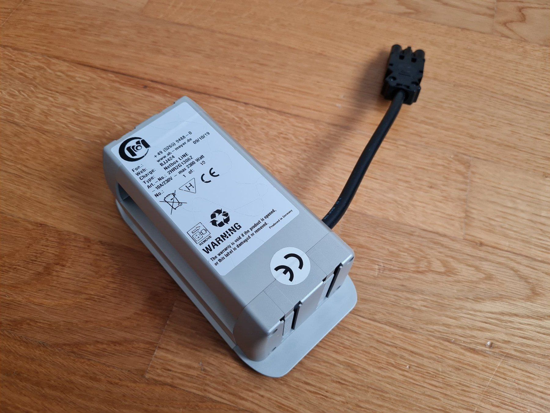 Spine: 28x Einbausteckdose A&H Meyer - NETBOX Line 1x CH 2x USB – Nuovo e nell'imballaggio originale da Nottwil venduto da Norex 2