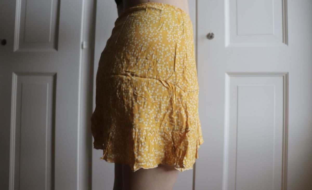 Brandy Melville Röcke: Jupe jaune à fleurs Brandy Melville – Gebraucht aus Mathod von Alice977 2