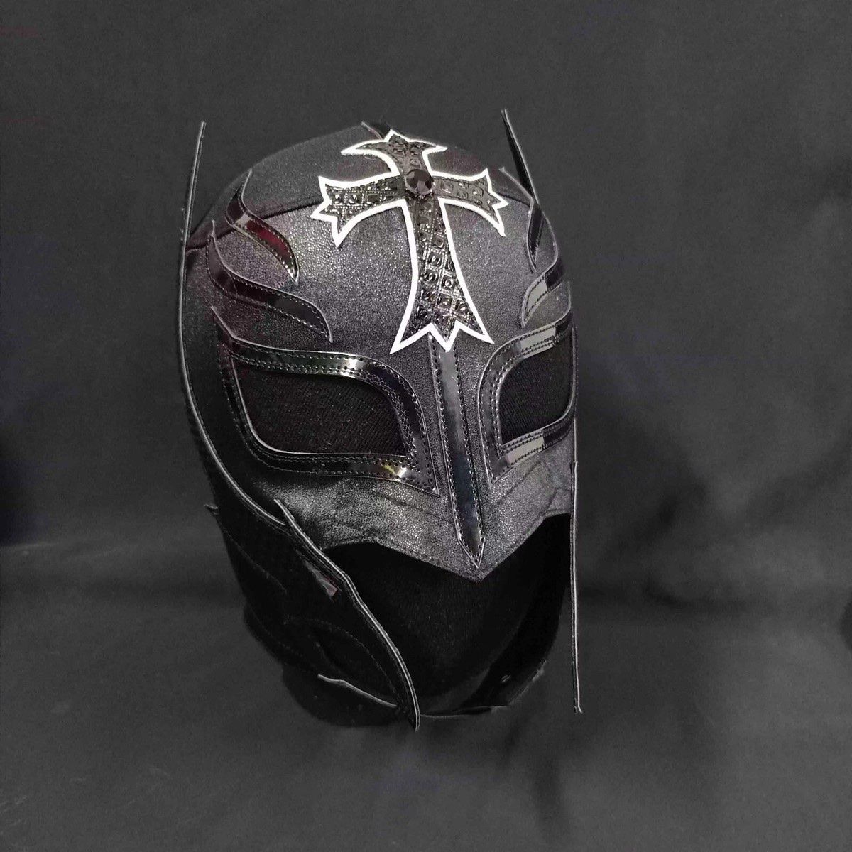 Maschere: Masque de lutte noir avec croix neuve taille unique – Nuovo e nell'imballaggio originale da Vevey venduto da luc_b862 1