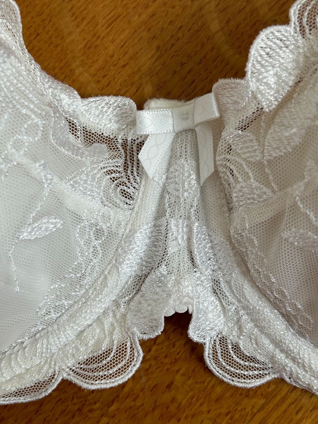 Sonstige Unterwäsche: Wunderschöner edler weisse BH von PRIMADONNA 80C – Gebraucht aus Bern von Smile-2707 1