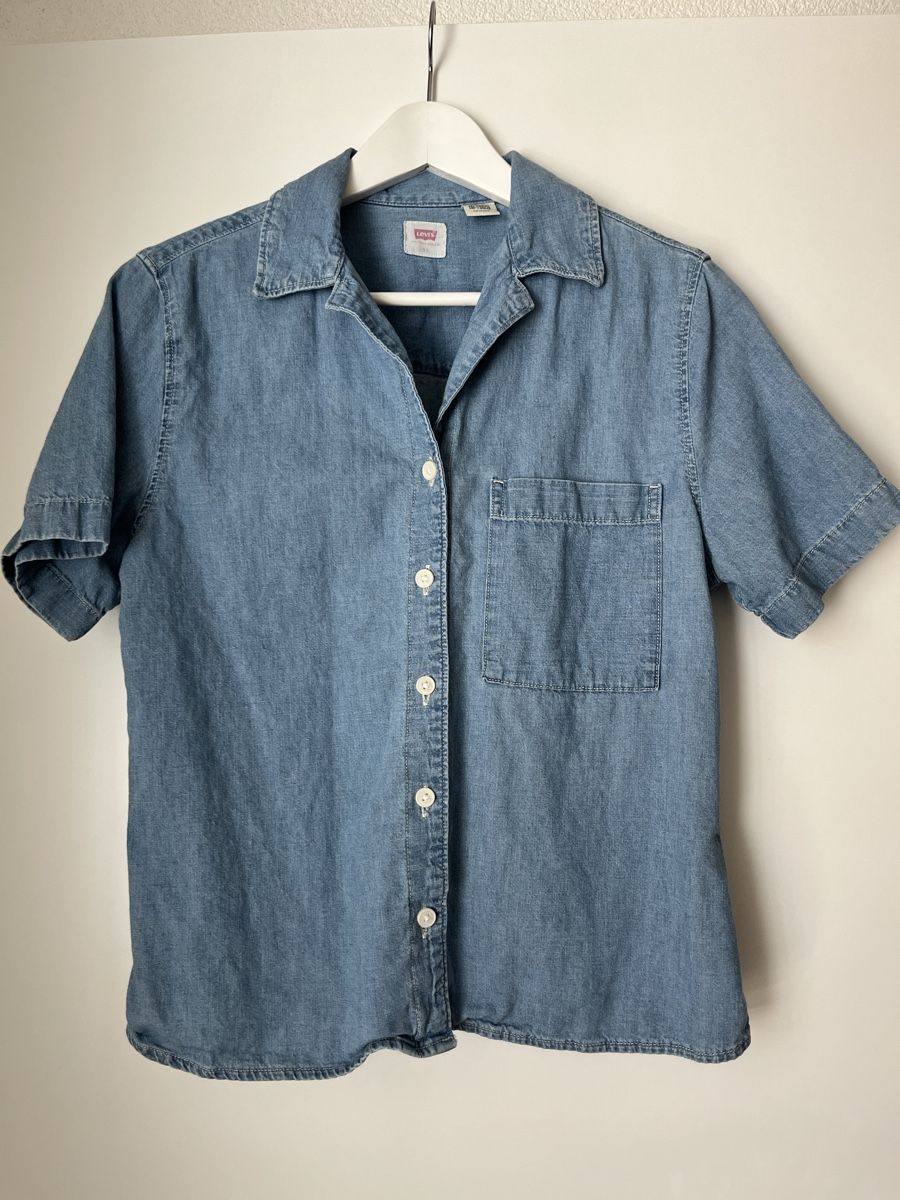 Levi's Blusen: Levi's Jeanshemd kurzarm Grösse XS – Gebraucht aus Frauenfeld von heyLani