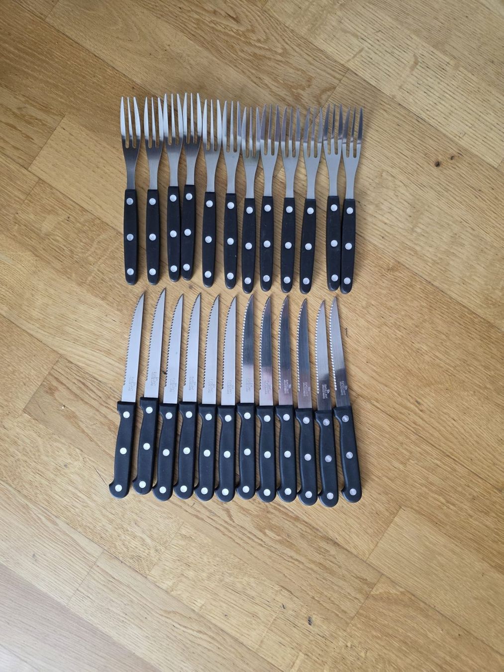 Couverts: Ungebrauchtes BBQ Messer- und Gabelset, 24-teilig – Neuf (Voir description) à Bern par lie_59ln