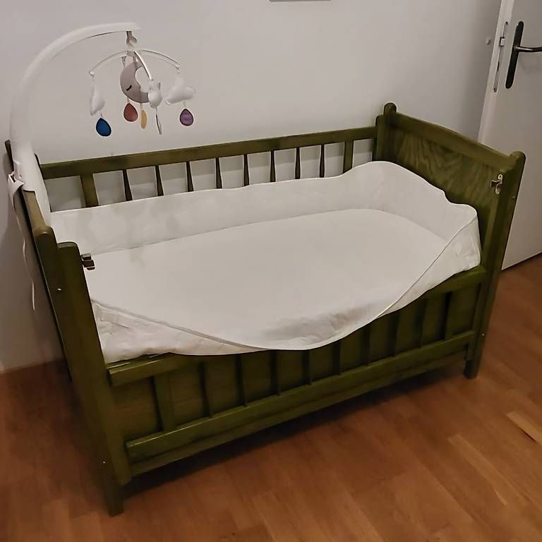Letti: Kinderbett inkl. Matratze und umrandung – Usato da Andelfingen venduto da Cornelia.