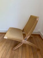 Holz-Loungesessel mit geflochtener Sitzfläche