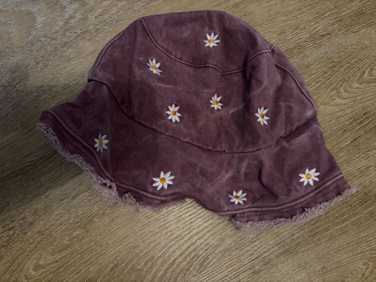 Copricapi, berretti & cappellini: Fischerhut Pull&Bear lila mit Blumenmuster Grösse M 57cm – Usato da Frenkendorf venduto da lrhggrty