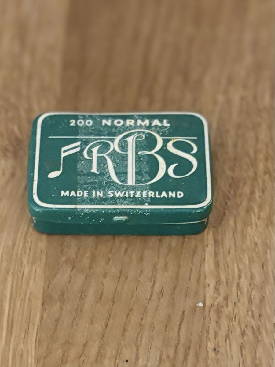 Plattenspieler: Ton-Filter Blechdose; Made in Switzerland – Gebraucht aus Würenlos von Ashley24