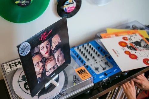 Instrumenten-& Notenständer: Présentoir à disques vinyle – Neu und originalverpackt aus Geneve von MartyGeneve 2