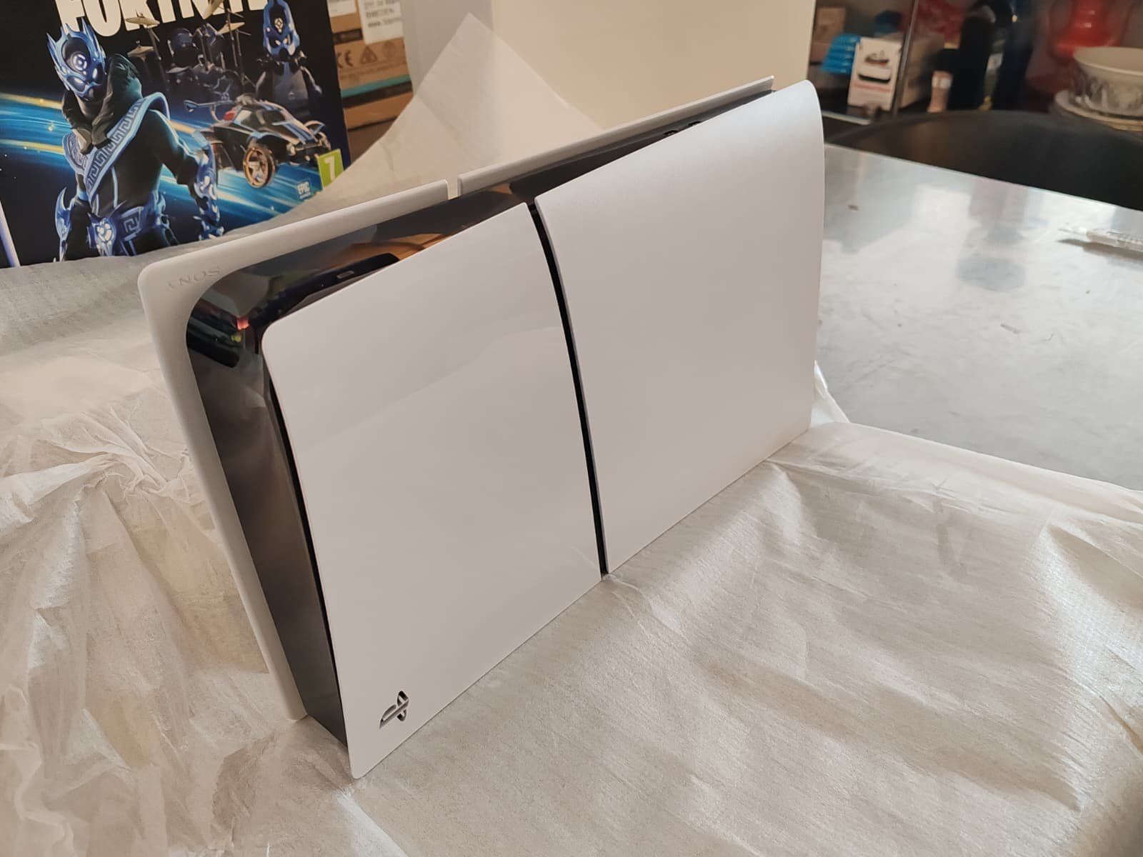 Sony Console: Sony PlayStation 5 Digital Edition Fortnite – Nuovo e nell'imballaggio originale da Bern venduto da PrettyGood 5