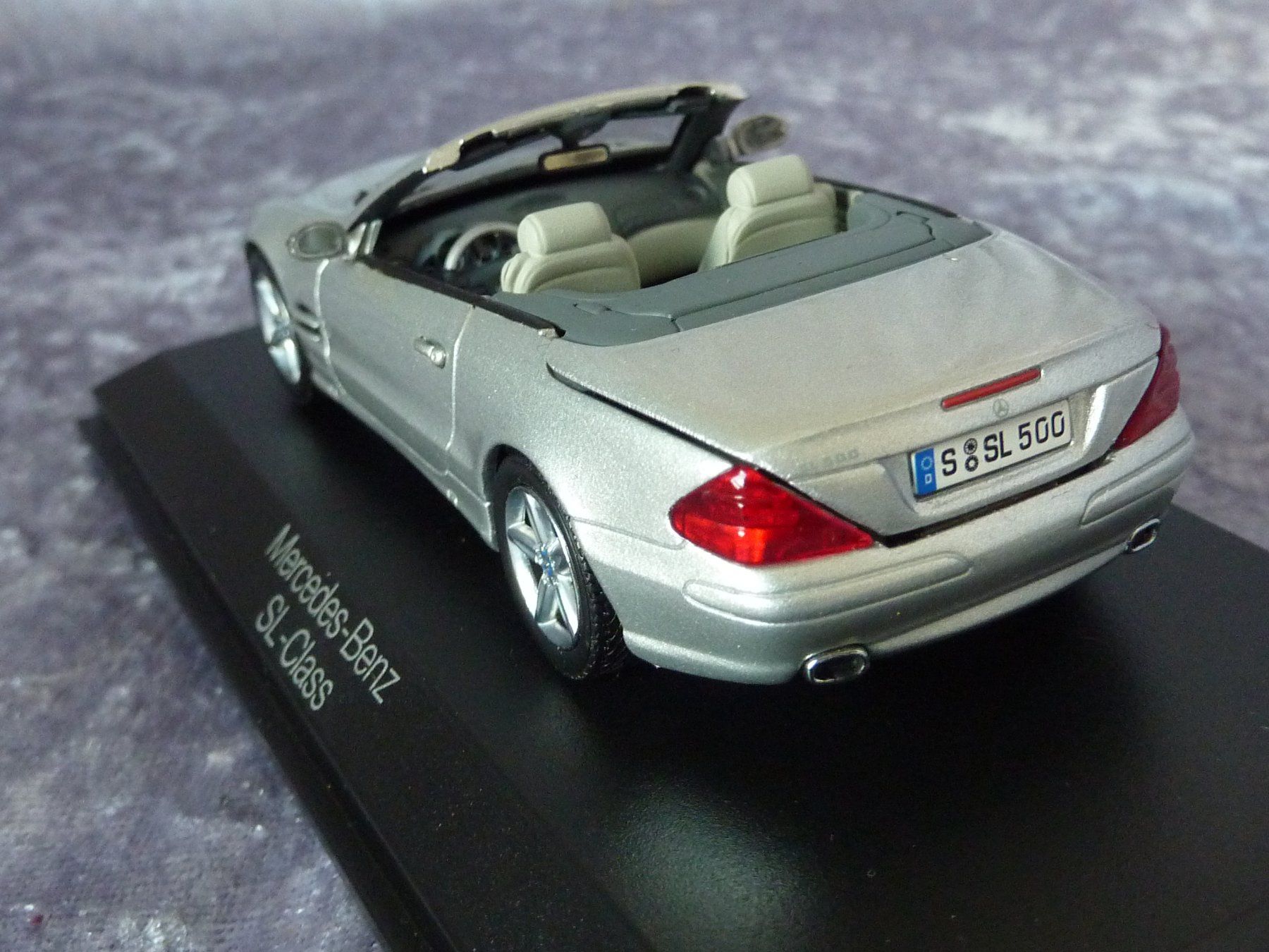 Norev Modellini d'auto: Mercedes SL R230  1:43 – Nuovo e nell'imballaggio originale da Dürrenäsch venduto da modellautos4you 4