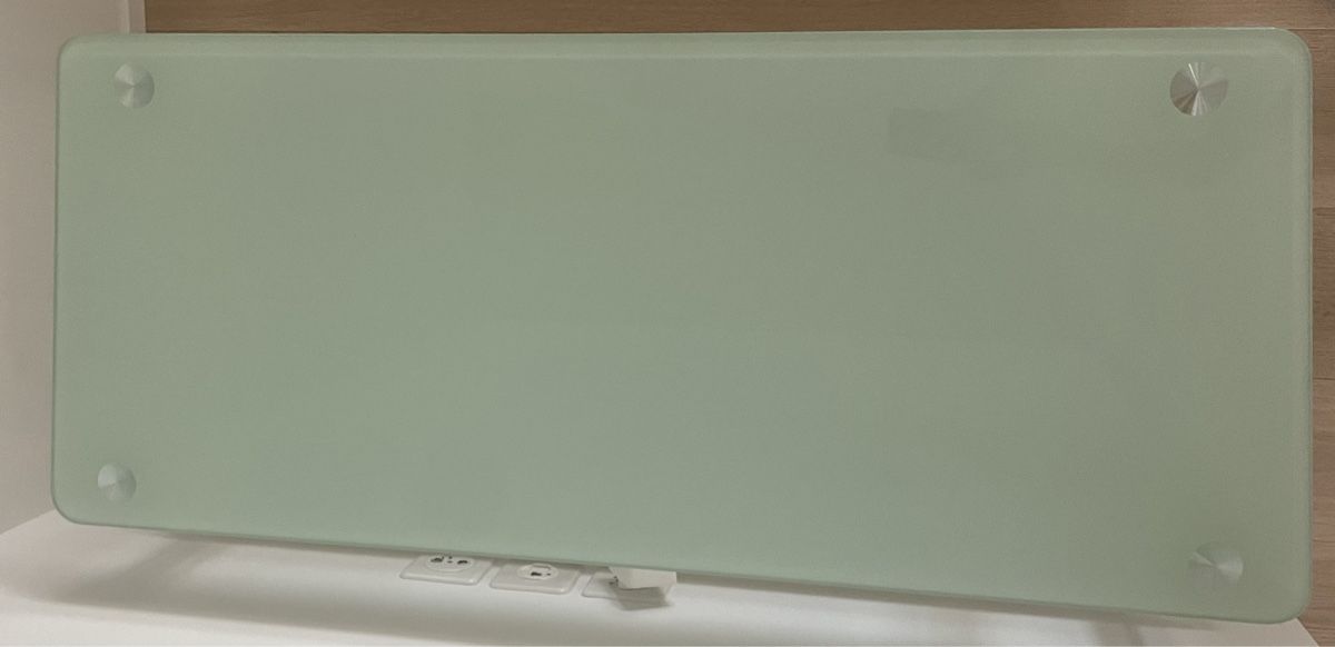 Tavoli: Green glass trapezoid shape TV table – Usato da Embrach venduto da lau_2gtp 3