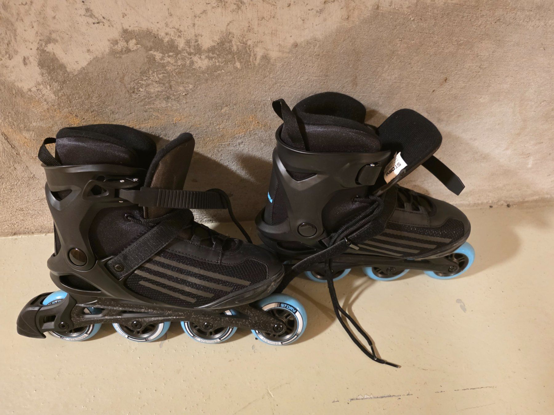 Pattini in linea & Pattini a rotelle: Inline Skates Grösse 43/44 Schwarz/Blau – Usato da Benglen venduto da Schiggy-TCG