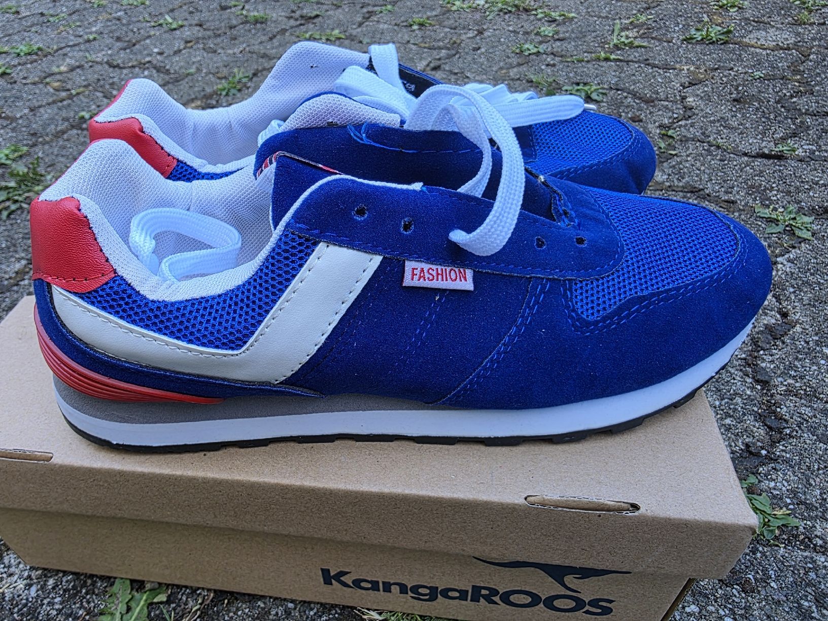 Chaussures hommes: Sneakers blau Grösse 43 neu – Neuf (Voir description) à Reinach BL par bru_qpv2