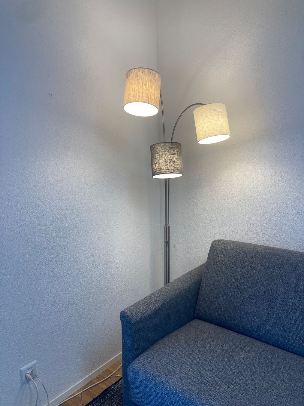 Lampade: Stehlampe dimmbar – Usato da Oberbuchsiten venduto da Samson1.0 2