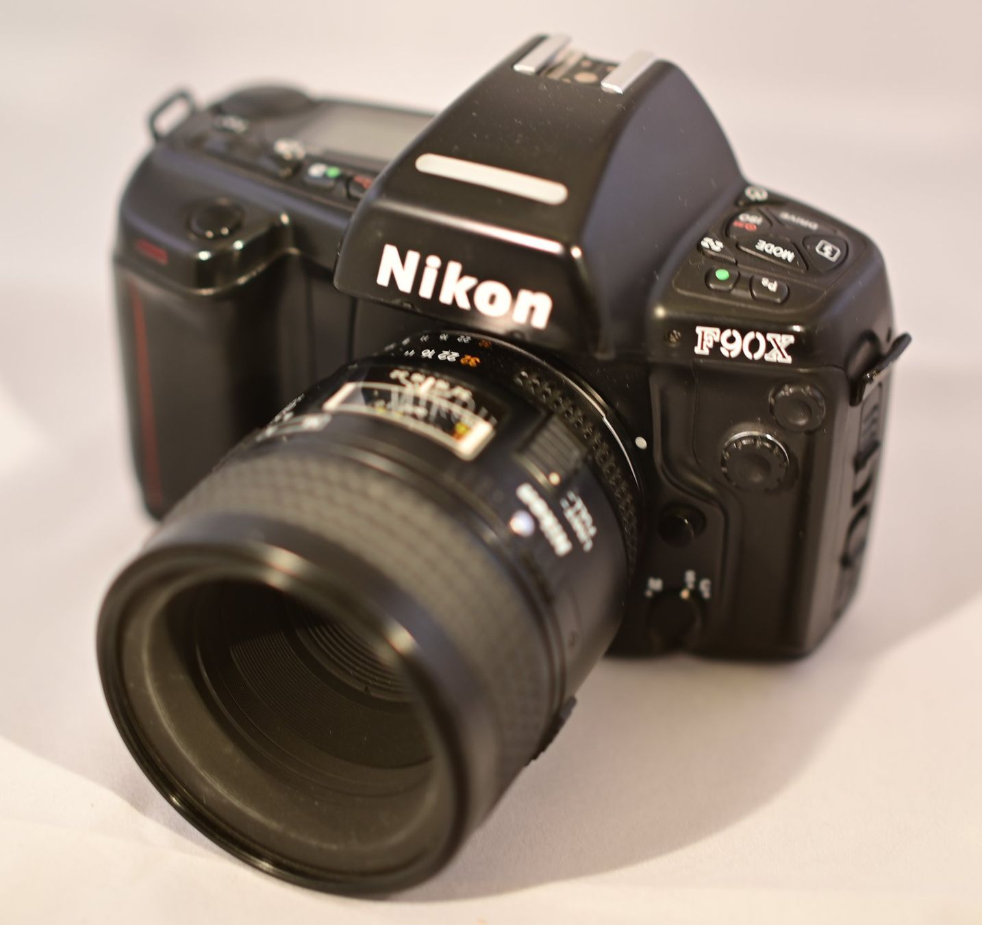Nikon Appareil photo: Nikon F90X mit Macro Objektiv – D'occasion à Uster par Stoessda 1