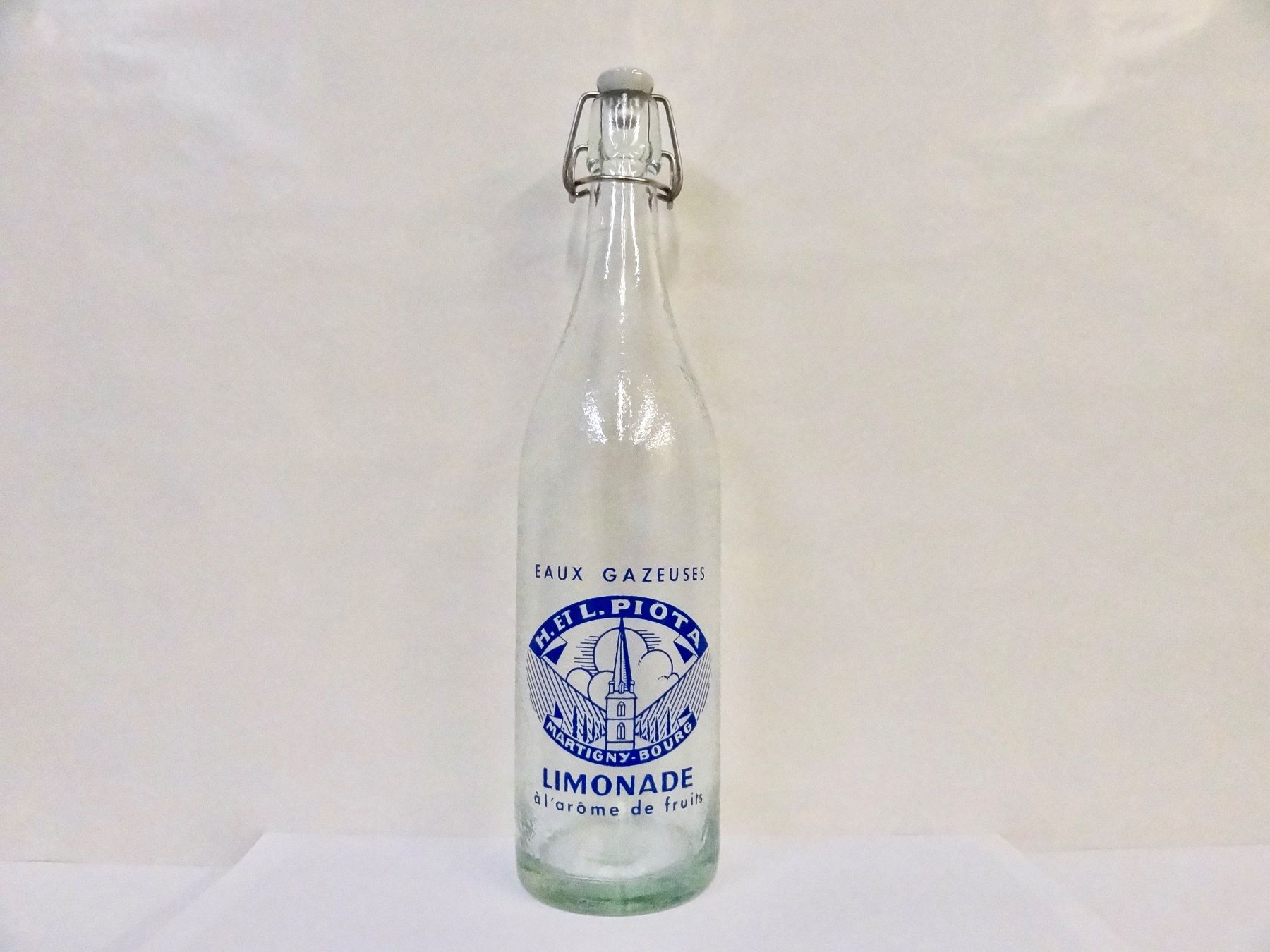 Gläser, Krüge & Flaschen: alte Flasche LIMONADE PIOTA MARTIGNY 1957 – Gebraucht aus Kerzers von Flaschenposten