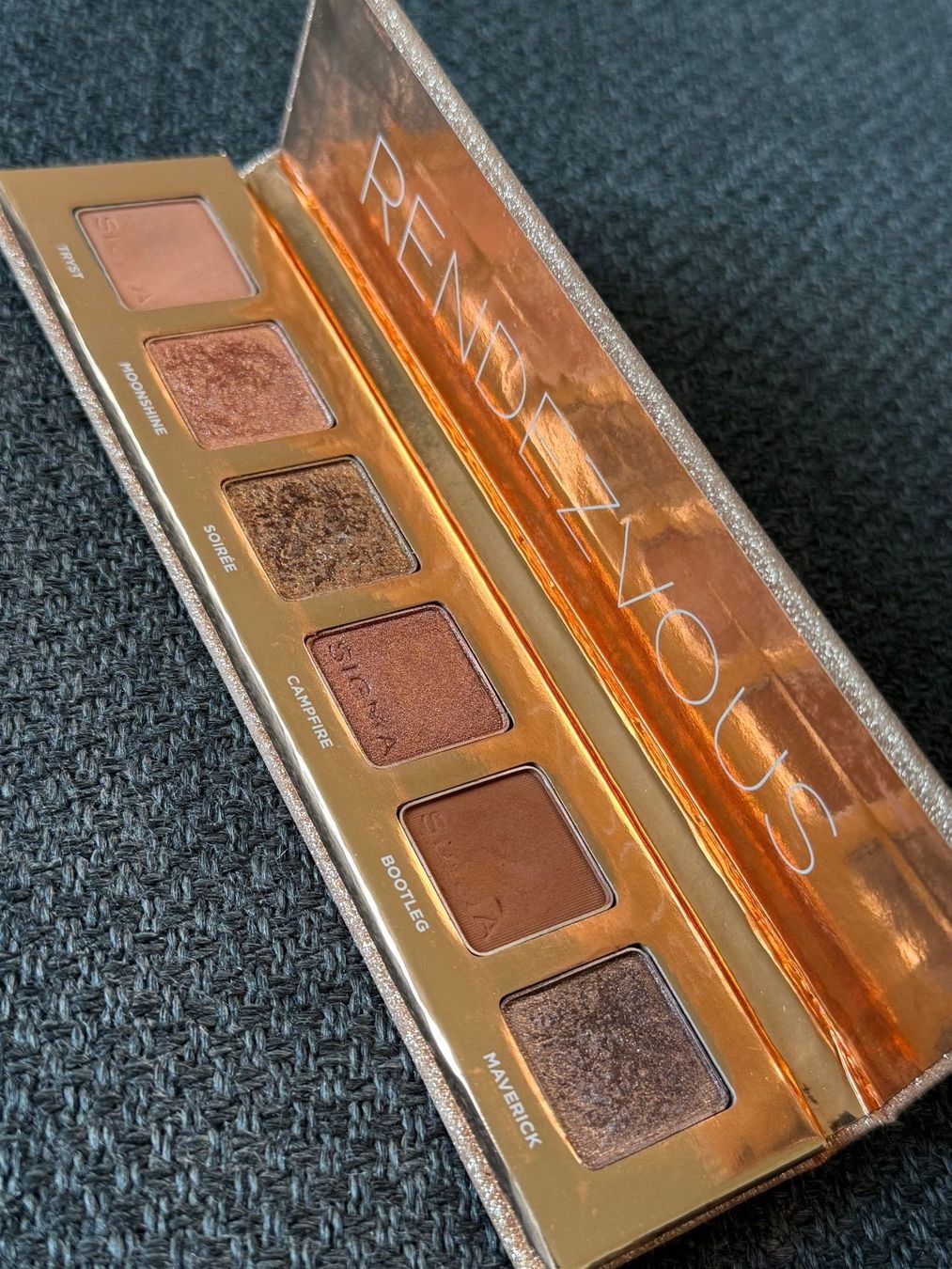 Make-up: Sigma Rendezvous Eyeshadow Palette – Usato da Zürich venduto da ksbuys 1