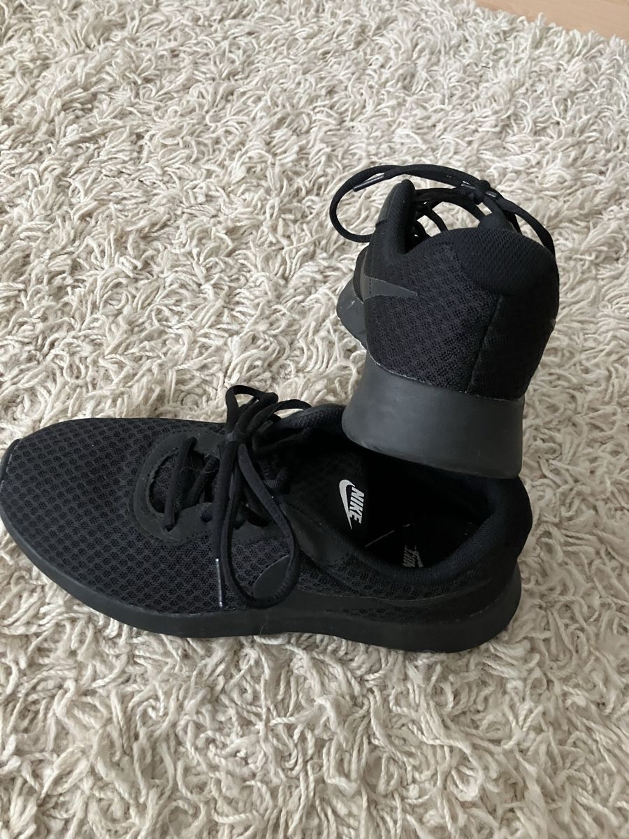 Nike Scarpe da uomo: Nike Tanjun Sneaker Schwarz, Grösse 40Top Zustand – Usato da Thun venduto da Liliane016 1