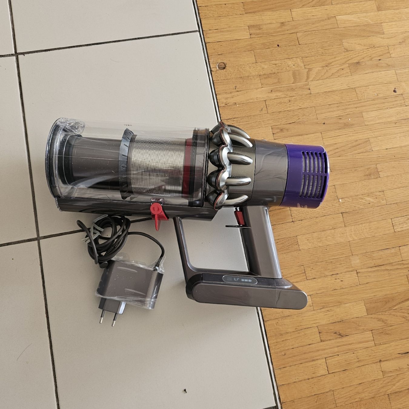 Dyson Aspirapolveri & Accessori: Dyson v10 – Nuovo (secondo la descrizione) da Plan les Ouates venduto da Ana_s21 2