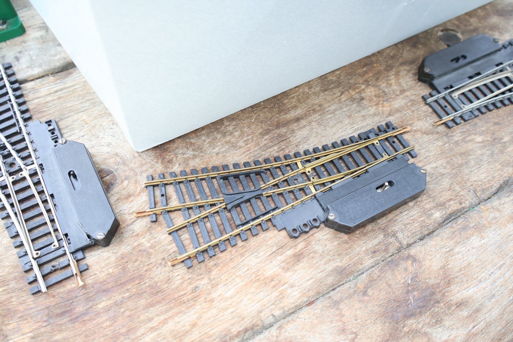 Lima Modellini di ferrovie: LIMA ca. 80 x Weichen / Schienen + Trafo - H0 DC – Usato da Winterthur venduto da Monstera 4