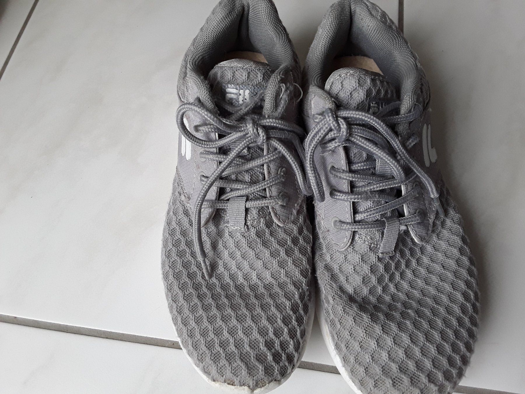 Damenschuhe: Turnschuhe FILA  EU 37 – Gebraucht aus Heimberg von Samprof 2