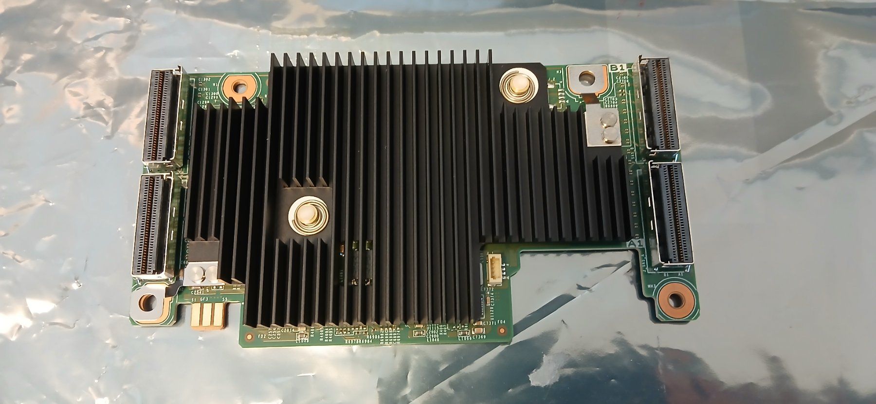 Dell Server: DELL Dell Host Bus Adapter HBA465i Front – Nuovo (secondo la descrizione) da Gorgier venduto da Cramaboule