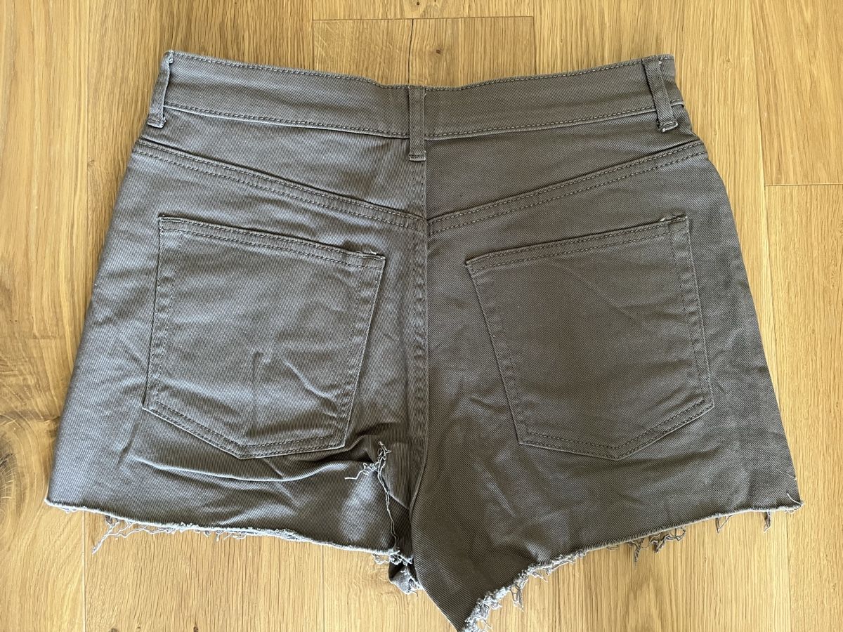 H&M Jeans: Shorts grey H&M – Nuovo (secondo la descrizione) da Dietlikon venduto da ell_p7fn 1