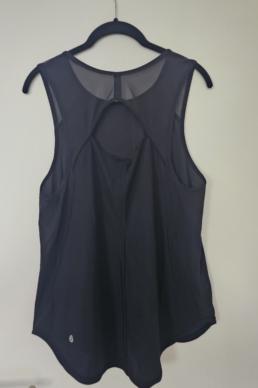 Lululemon Tops: Lululemon mesh keyhole tank top L/XL – Gebraucht aus Zürich von Ada2
