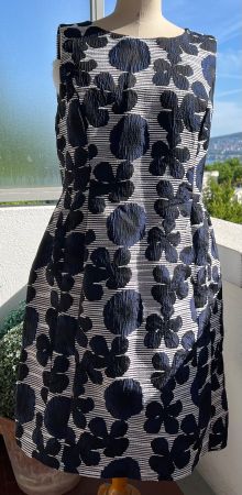 Donna Karan Sommerliches Etuikleid Blumenmuster Gr.44