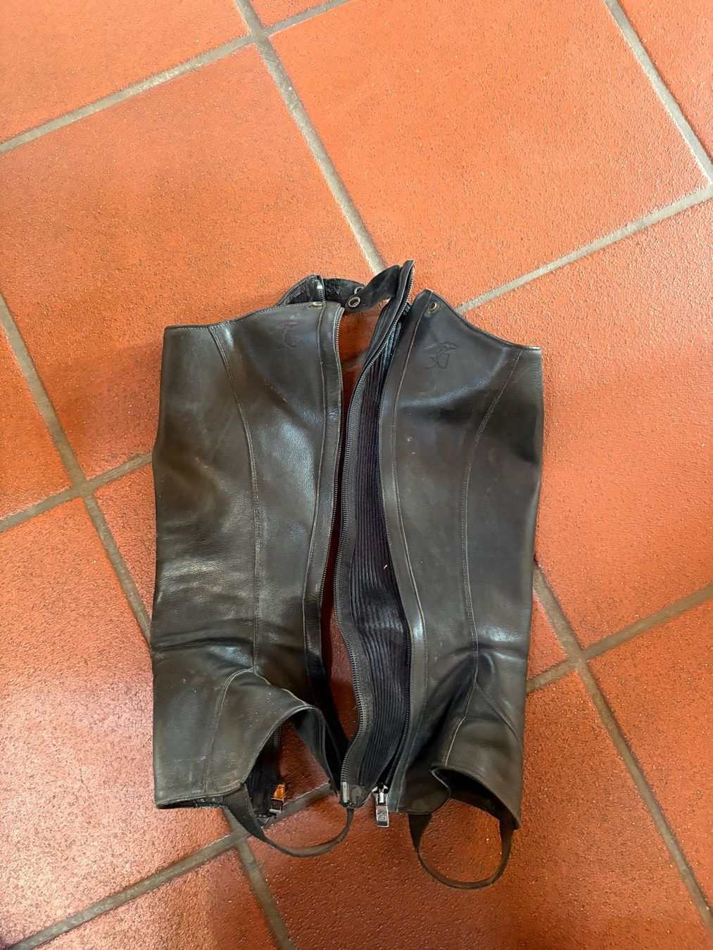 Stinchiere & Fasciature: Reitchaps / Chaps aus Leder, Schwarz – Usato da Bischofszell venduto da eng_7h89