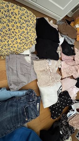 Kleidungspaket für Damen XS, S und M. 100 Teile.