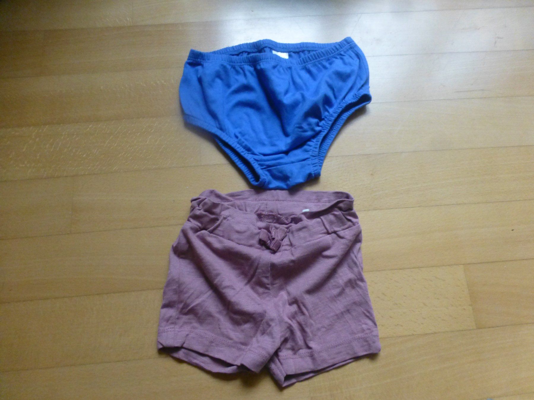 Carter's Lotti & Set di vestiti: 2 x Baby-Sommerhöschen – Usato da Hergiswil NW venduto da annettelia