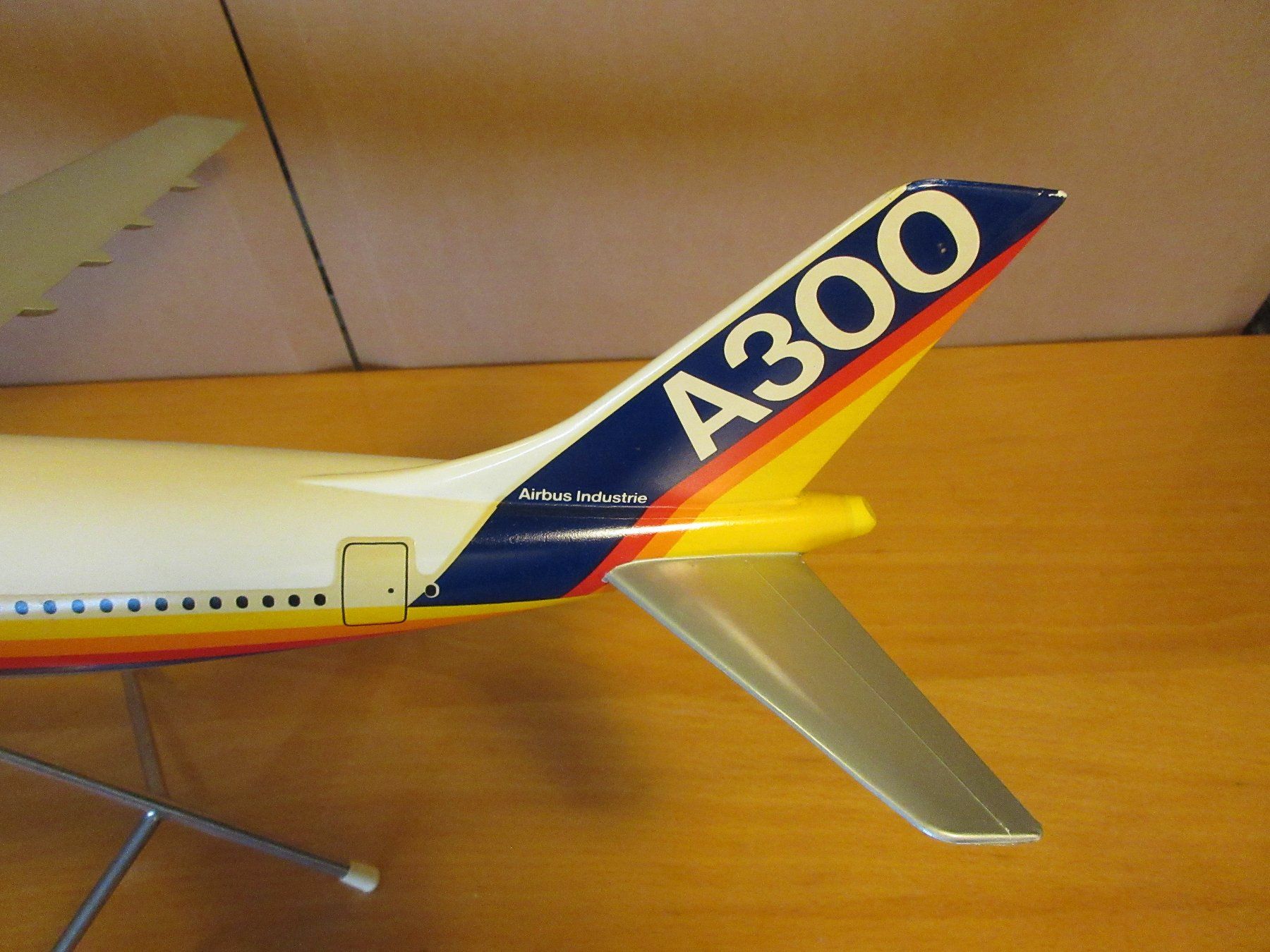 Airbus Kits de montage: Flugzeugmodell Airbus A300,  M : 1/100 – D'occasion à Uster par djet5_vs 4