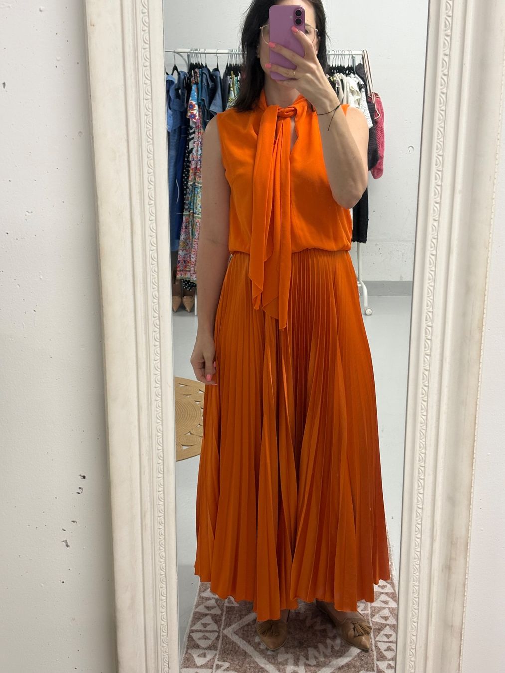 Kleider: Rinascimento Maxikleid Orange Gr. M Plissee Schluppe – Neu (gemäss Beschreibung) aus Regensdorf von secondchancefashion