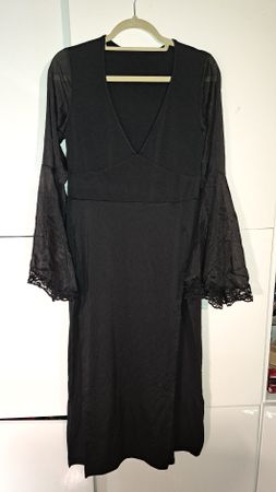 Schwarzes Kleid mit Spitze, Grösse M, Herbst-Look!