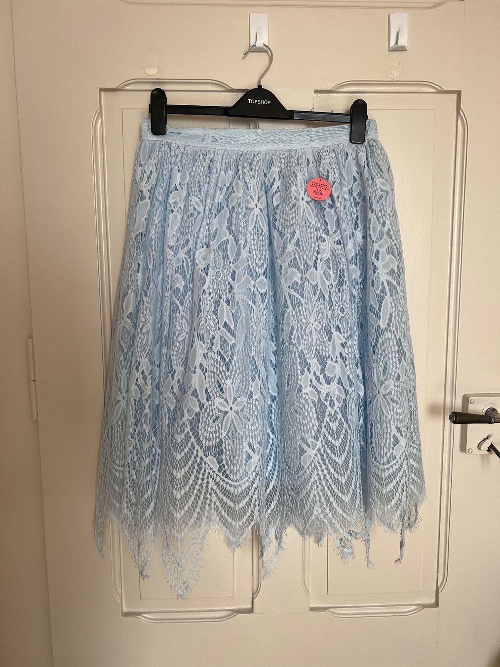 Jupes: Jupe dentelle bleu ciel – Neuf avec emballage d'origine à Neuchâtel par Thesebootsaremadeforwalking