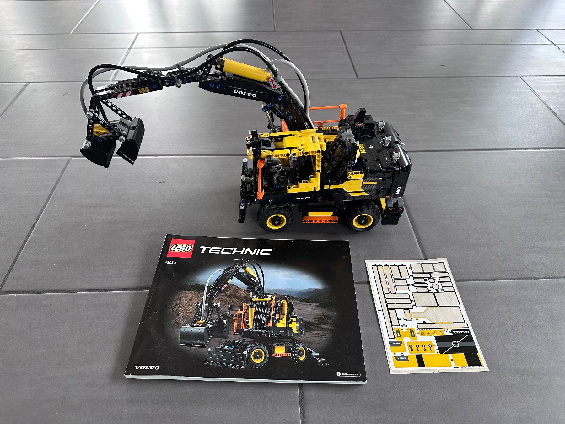 Technics Kit di costruzioni: LEGO Technic Volvo EW160E Bagger 42053 – Usato da Rüegsauschachen venduto da Stefu