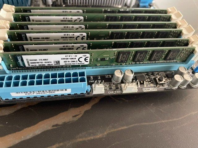 Gigabyte Schede madri: Gigabyte P6X58D-E + Xeon E5649 + Kühler + 24GB DDR3 – Usato da Ennetbaden venduto da djpejic 2