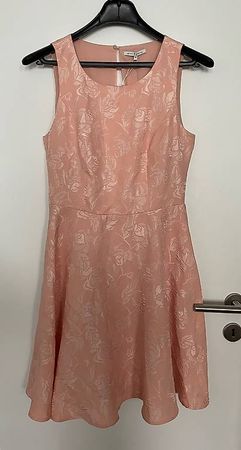 Neues Jaquard-Kleid von Mint&Berry in Apricot Gr. 38