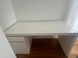 Malm Pult inkl. Korpus mit Schubladen
