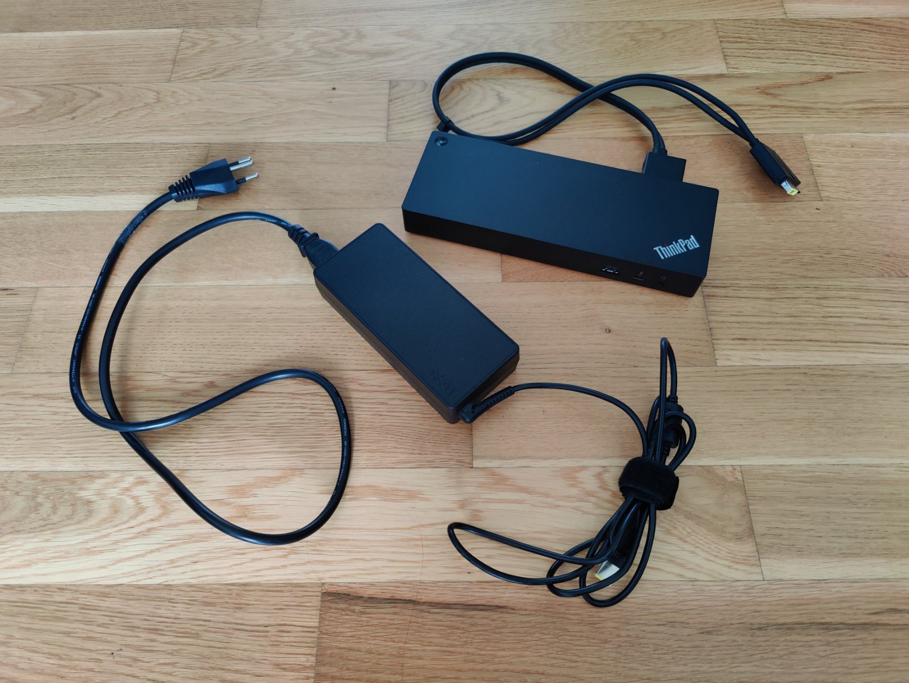 Lenovo Docking station: Lenovo ThinkPad Thunderbolt 3 Workstation Dock Gen 2 – Usato da Zürich venduto da Jimmygimmick